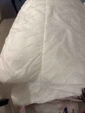 White Down-Alternative Comforter - Soft Lightweight Bedding